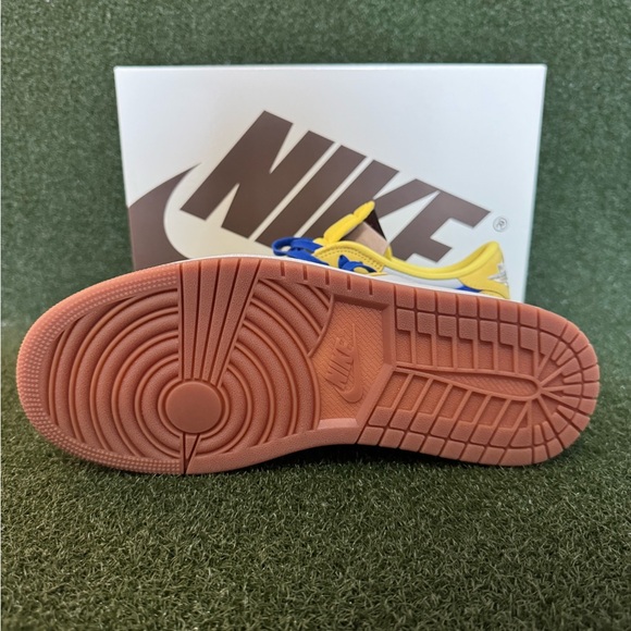 Canary Yellow Travis Scott - Picture 6 of 10